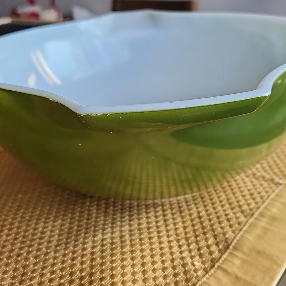 Pyrex 444 Avacado Green Verde Mixing Bowl 4 Quart Made In USA